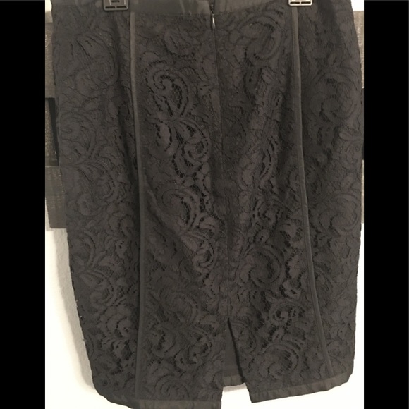 Banana Republic Lace Skirt - Picture 3 of 5